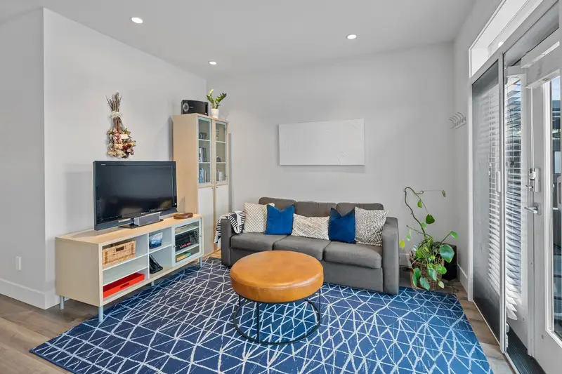 16447 24 AVENUE - photo 4 of 25