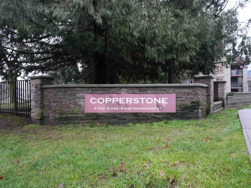 2105 244 SHERBROOKE STREET - photo 1 of 12