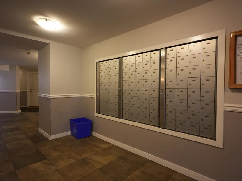 2105 244 SHERBROOKE STREET - photo 4 of 12