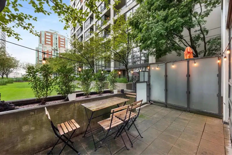 1112 933 HORNBY STREET - photo 1 of 25