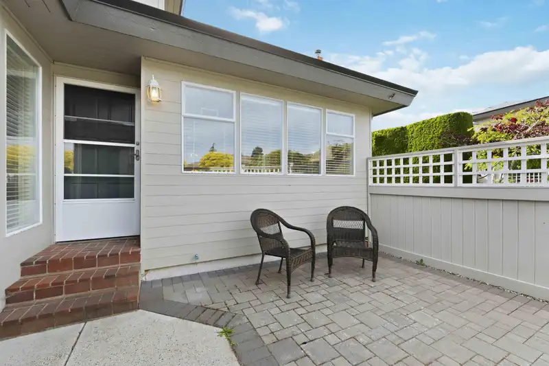 2 14227 18A AVENUE - photo 3 of 39