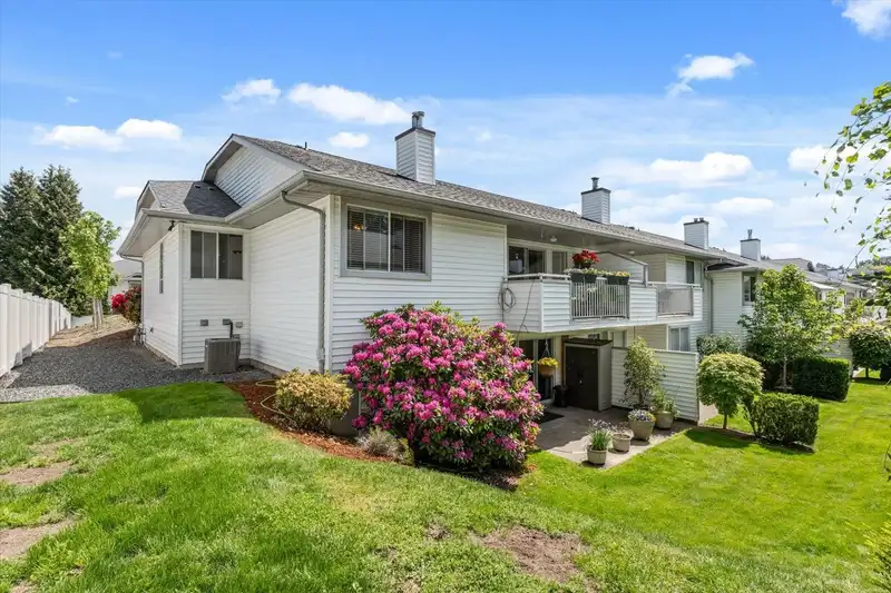 20 3055 TRAFALGAR STREET - photo 2 of 38