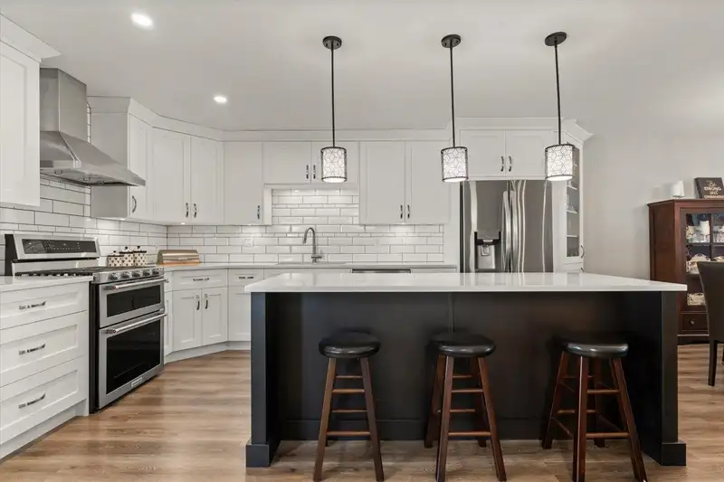20 3055 TRAFALGAR STREET - photo 4 of 38