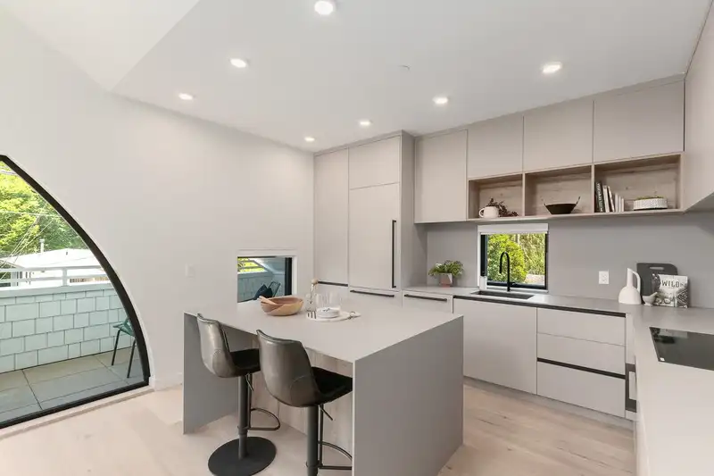 3860 PRINCE ALBERT STREET - photo 4 of 18