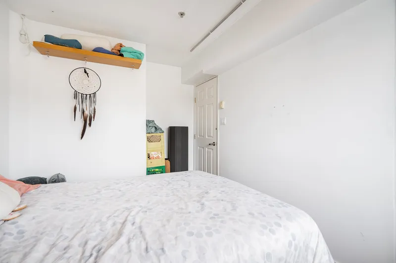 212 868 KINGSWAY - photo 4 of 25