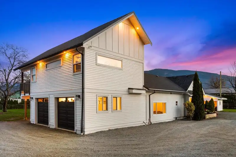 4990 BOUNDARY ROAD - photo 3 of 40