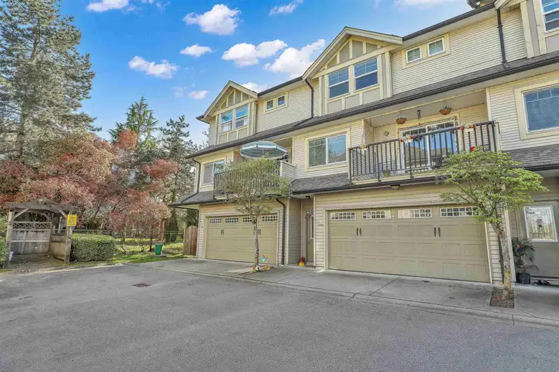 49 8358 121A STREET - photo 1 of 31