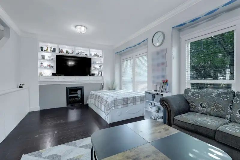 49 8358 121A STREET - photo 2 of 31