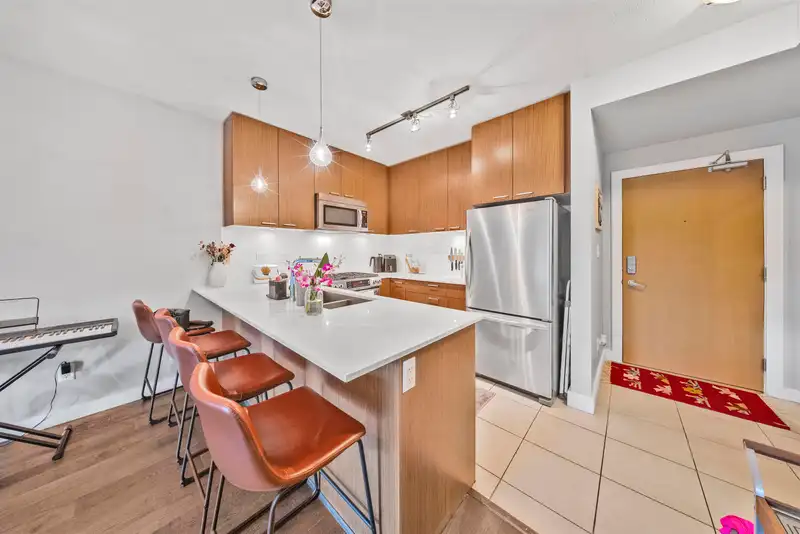 205 1330 MARINE DRIVE - photo 2 of 17