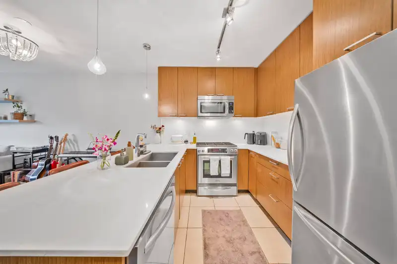 205 1330 MARINE DRIVE - photo 3 of 17