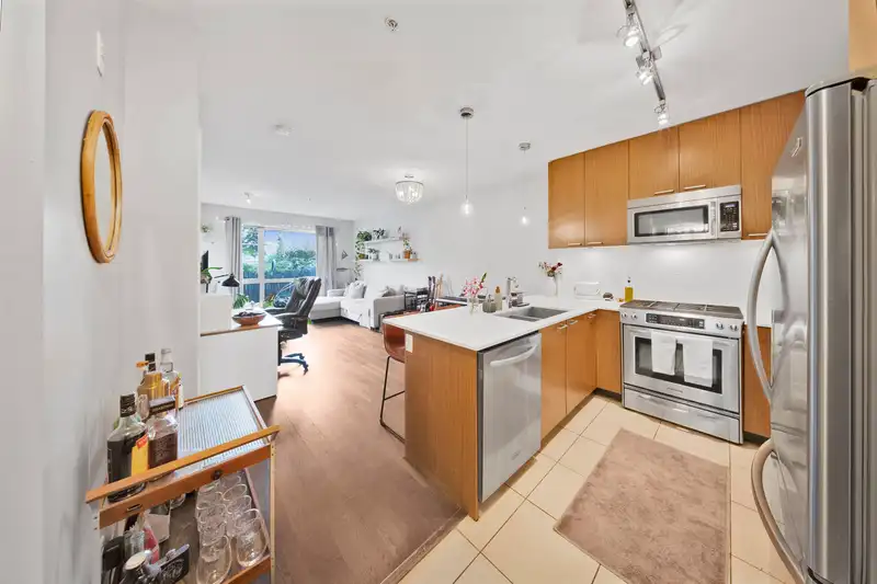 205 1330 MARINE DRIVE - photo 4 of 17