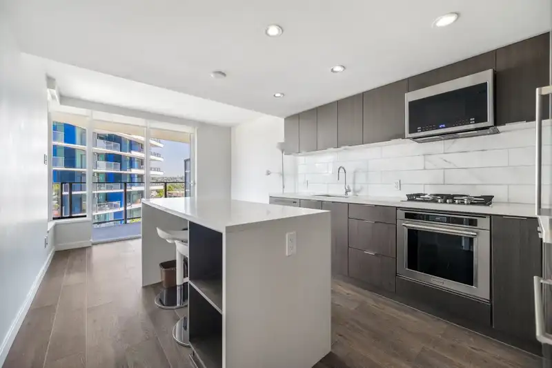 706 8238 LORD STREET - photo 1 of 23