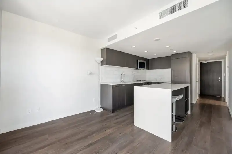 706 8238 LORD STREET - photo 3 of 23