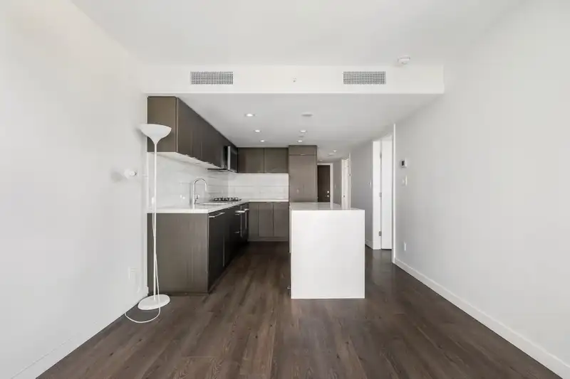 706 8238 LORD STREET - photo 4 of 23