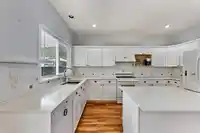 7536 147A STREET - thumbnail 9