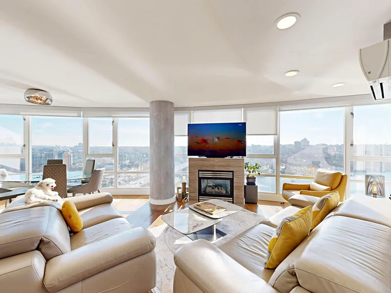 2706 1033 MARINASIDE CRESCENT - photo 2 of 25