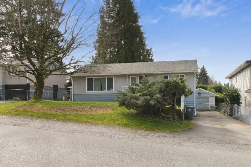 14028 102 AVENUE - photo 2 of 40