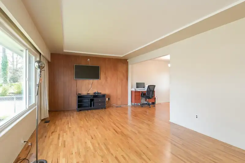 14028 102 AVENUE - photo 3 of 40