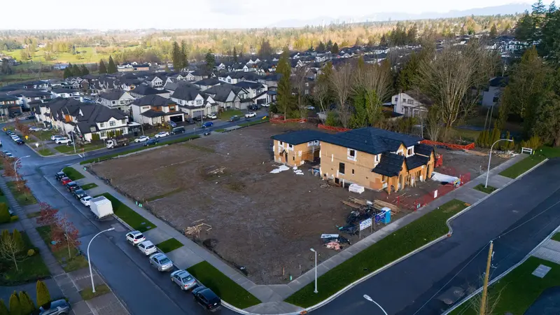 7662 155A STREET - photo 4 of 7