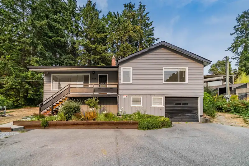 5258 SUNSHINE COAST HIGHWAY - photo 1 of 16