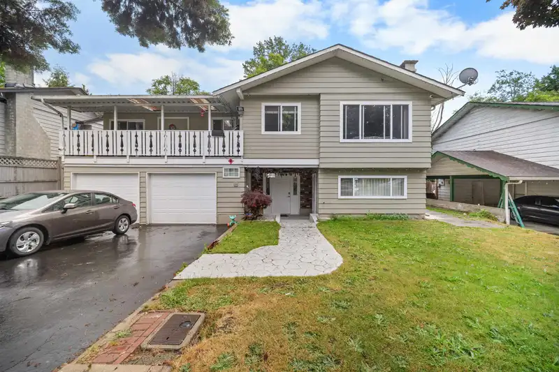8912 URSUS CRESCENT - photo 1 of 40