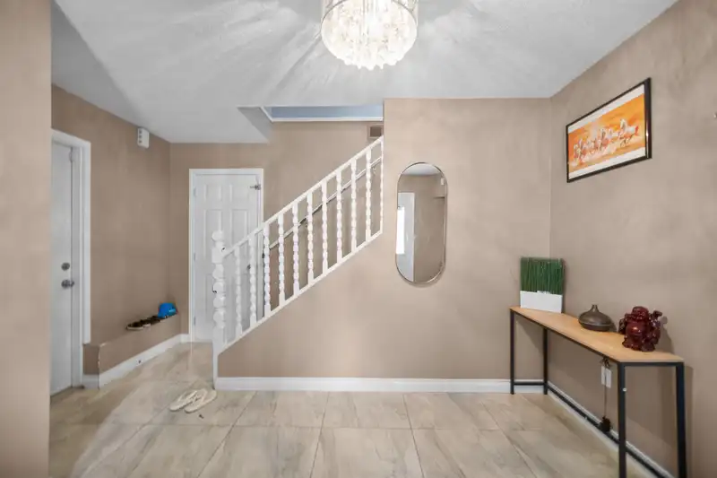 8912 URSUS CRESCENT - photo 4 of 40