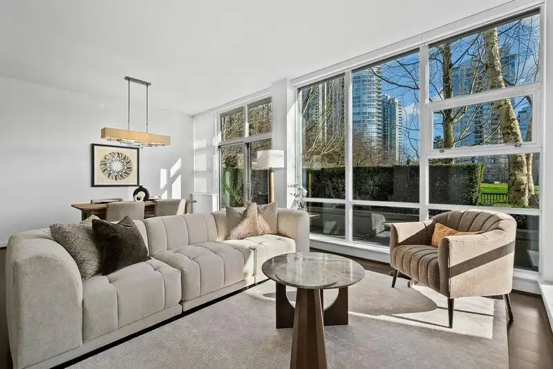 TH105 638 BEACH CRESCENT - photo 4 of 40