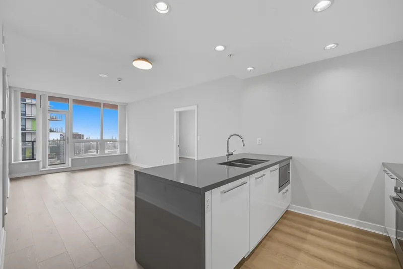 1906 5628 BIRNEY AVENUE - photo 4 of 25