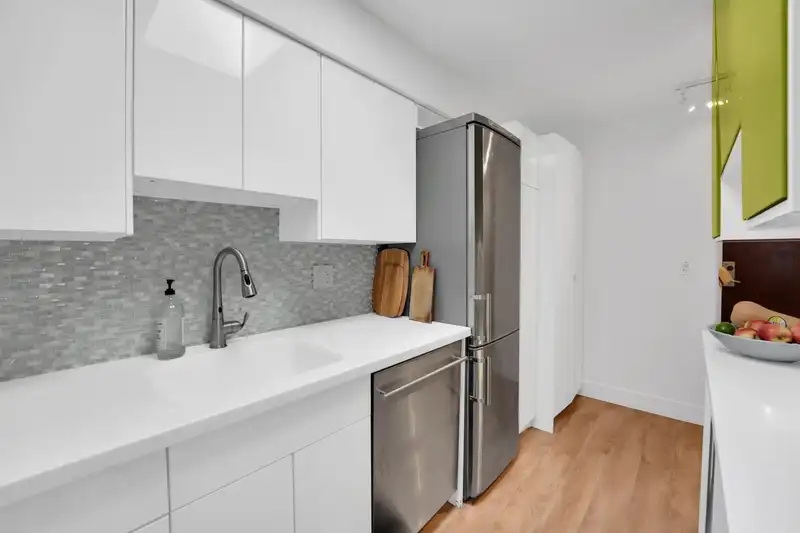 406 1157 NELSON STREET - photo 3 of 16