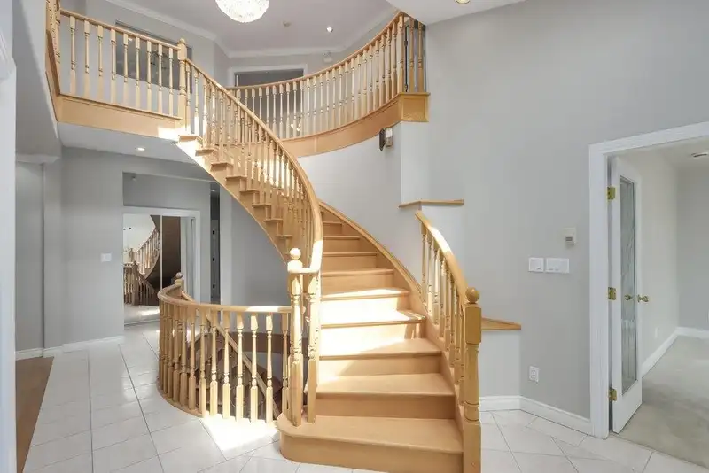 5309 DUNDAS STREET - photo 3 of 33