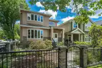 2304 GARDEN DRIVE - thumbnail 1