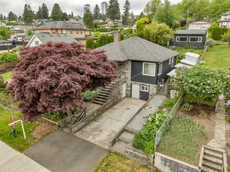 1305 THOMAS AVENUE - photo 1 of 33