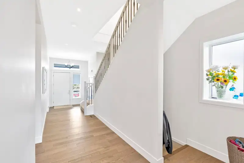 16663 103 AVENUE - photo 4 of 37