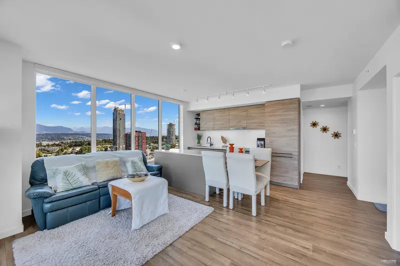 2202 13428 105 AVENUE - photo 4 of 25