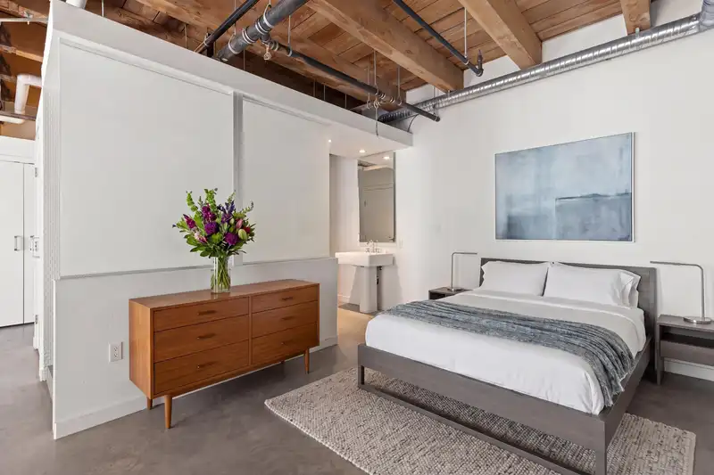 308 55 E CORDOVA STREET - photo 3 of 33