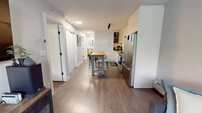 201 231 E PENDER STREET - photo 4 of 19