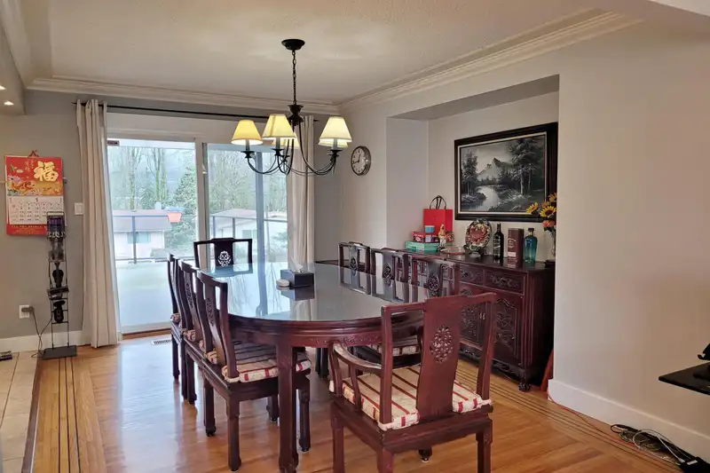 7921 BURNFIELD CRESCENT - photo 3 of 10