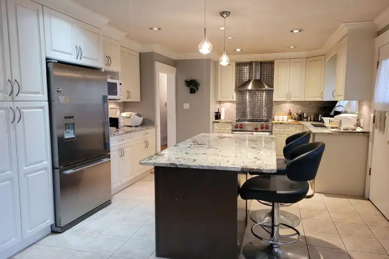 7921 BURNFIELD CRESCENT - photo 4 of 10