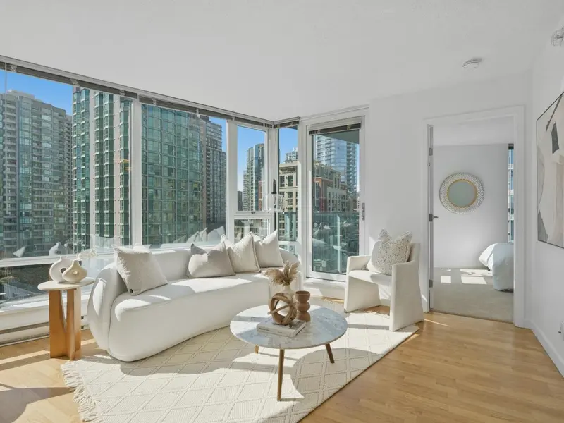 1109 233 ROBSON STREET - photo 1 of 21