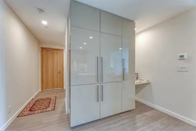 5111 2108 GILMORE AVENUE - photo 4 of 25