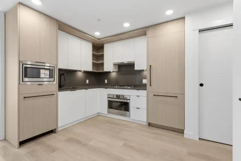 403 2268 E BROADWAY - photo 1 of 27