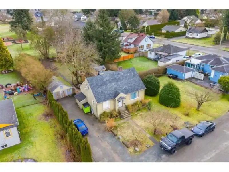 9754 OAK STREET - photo 1 of 6