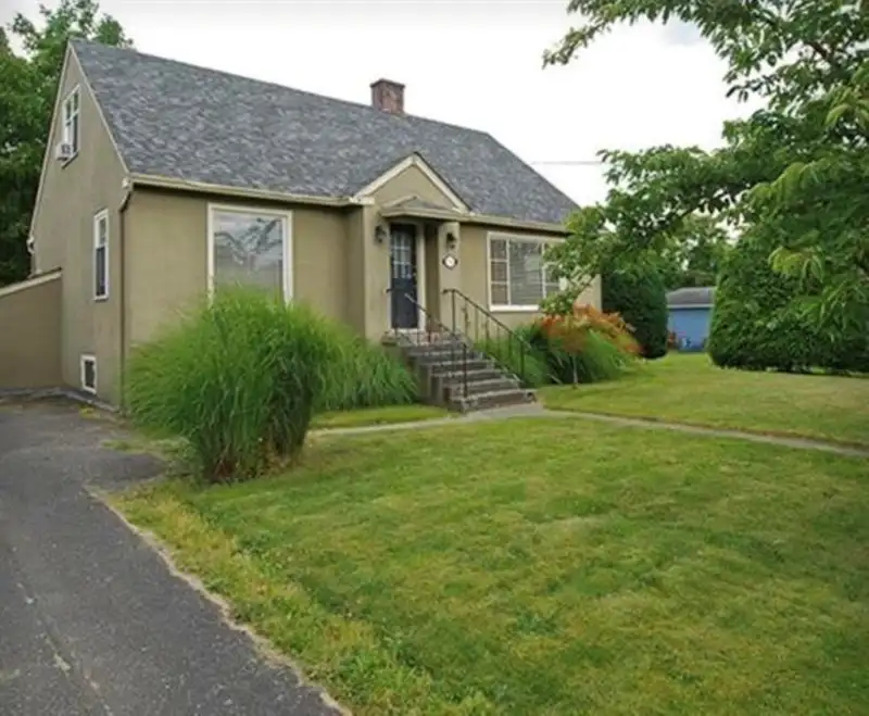 9754 OAK STREET - photo 2 of 6