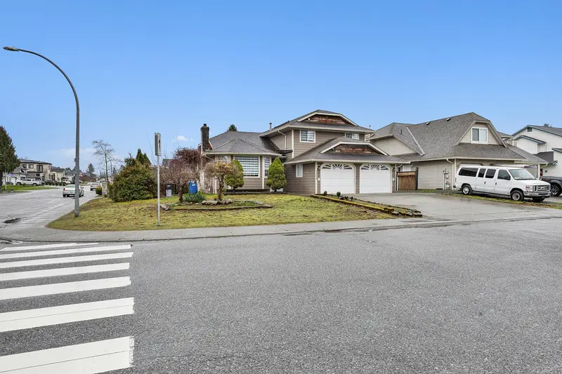 32066 SORRENTO AVENUE - photo 4 of 25