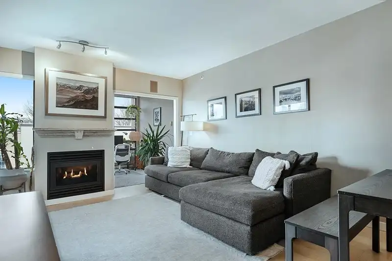 611 2228 MARSTRAND AVENUE - photo 2 of 17