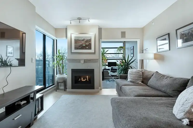 611 2228 MARSTRAND AVENUE - photo 3 of 17