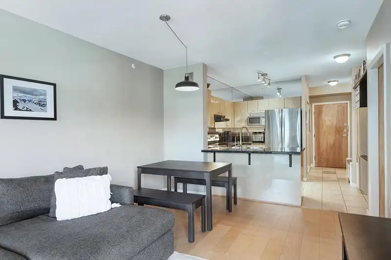 611 2228 MARSTRAND AVENUE - photo 4 of 17