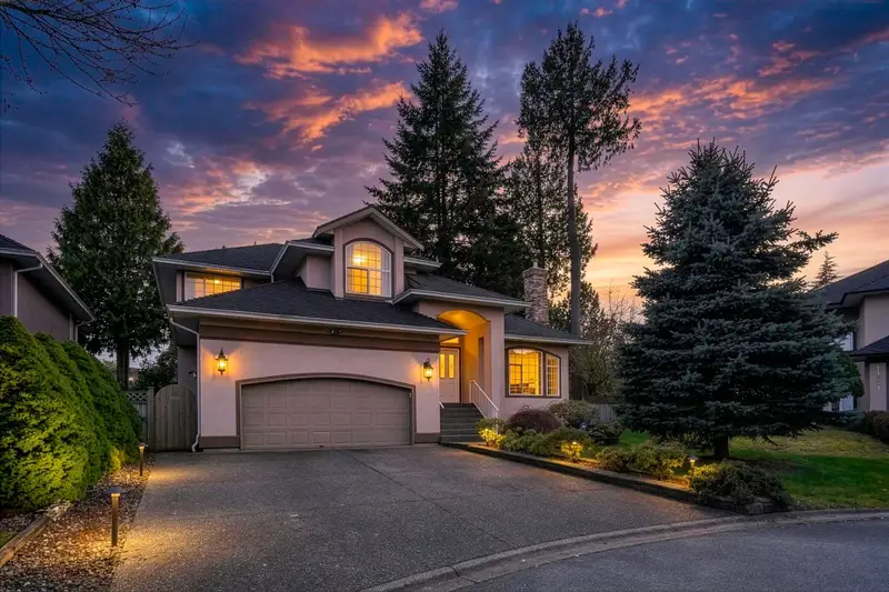 10123 157 STREET - photo 2 of 25