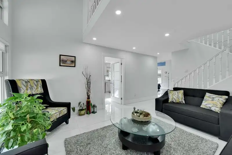 5 7250 122 STREET - photo 3 of 37