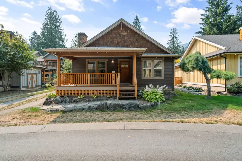 1835 CHERRY TREE LANE - photo 1 of 40